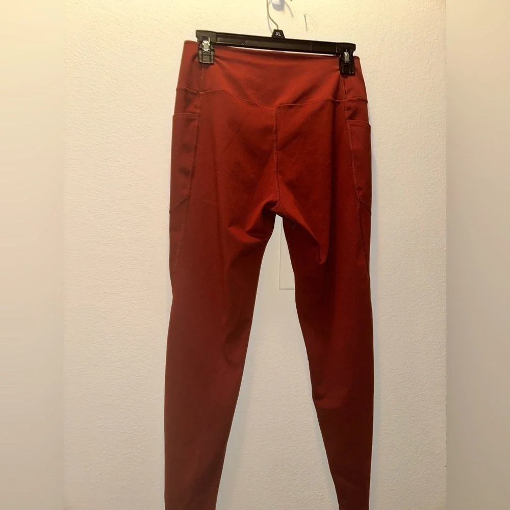 Uniqlo women’s burnt orange athletic leggings M activewear athleisure pockets